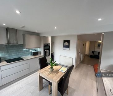 4 bedroom terraced house to rent - Photo 5