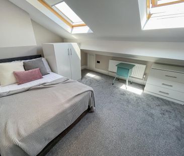 6 bedroom terraced house to rent - Photo 4