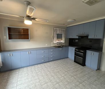 CHARMING 3 BEDROOM HOME - Photo 5