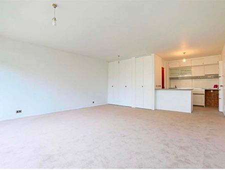 Studio Flat, Breton House Barbican, EC2Y - Photo 5