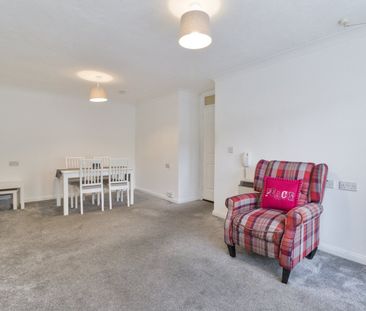 Flat to rent - Erith Road, Belvedere, DA17 - Photo 5