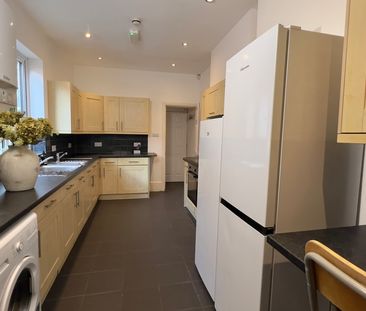 6 Bed Student Accommodation - Photo 1