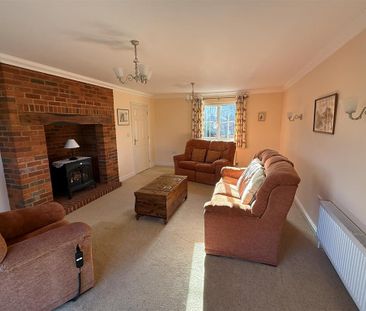 3 bedroom detached bungalow to rent - Photo 2