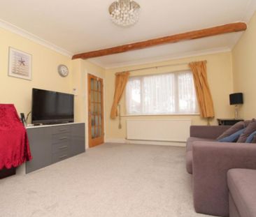 3 bedroom Semi-detached house to rent - Photo 2