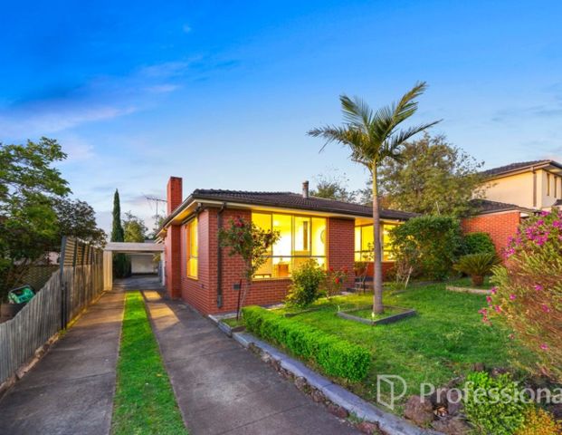Warm And Welcoming 3 Bedroom Home In Prime Location - Photo 1