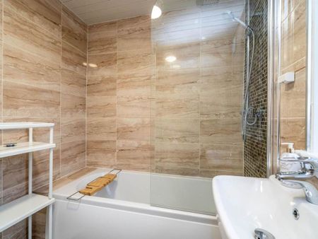 3 bedroom semi-detached house to rent - Photo 4