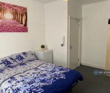 1 bedroom in a house share to rent - Photo 5