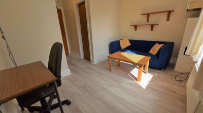 1 bedroom Flat in Kensington Terrace, Leeds - Photo 4