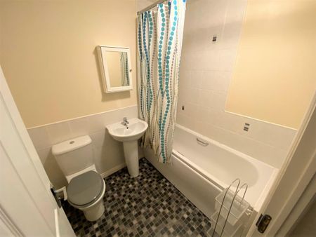 4 bedroom mews to rent - Photo 5