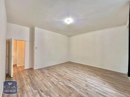 Location Appartement 2 pièces 65m² ST ETIENNE 42000 - Photo 2