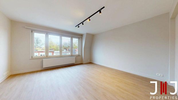 Flat for rent - Photo 1