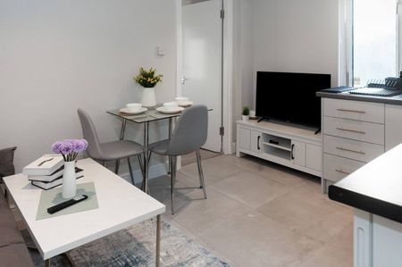 1 Bed Flat, Derby Road, CR0 - Photo 2