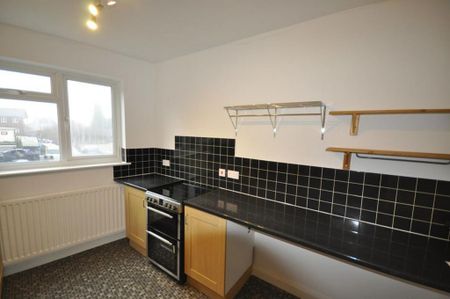 3 bedroom flat to rent - Photo 4