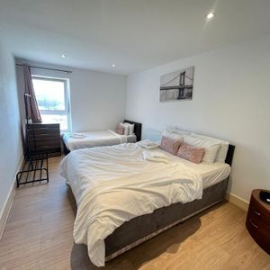 2 bedroom flat to rent - Photo 2