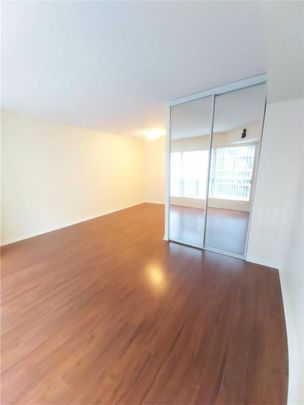 For Lease - 7 Carlton Street Unit# 402, Toronto, Ontario - Photo 1