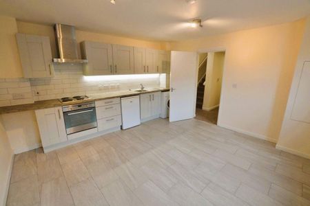 2 bedroom semi-detached house to rent - Photo 4