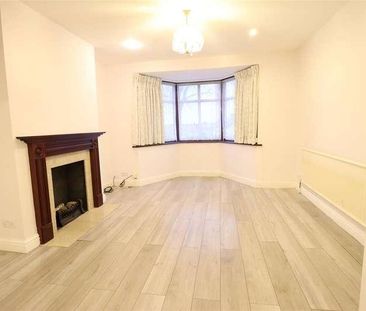 Grange Hill, Edgware, HA8 - Photo 1