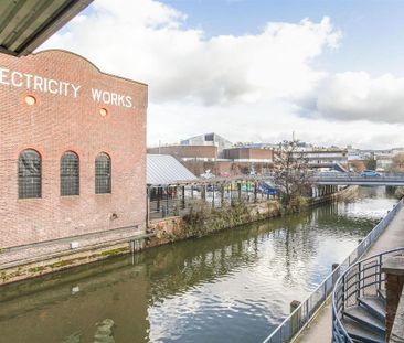 1 bedroom in a flat share to rent - Photo 1