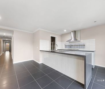 Charming Family Home in Alamanda K-9 College School Zone - Photo 5