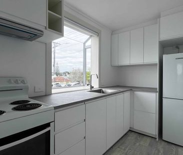 Freshly Renovated & Perfectly Located in Ellerslie Village! - Photo 3