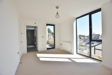 4 bedroom townhouse to rent - Photo 2