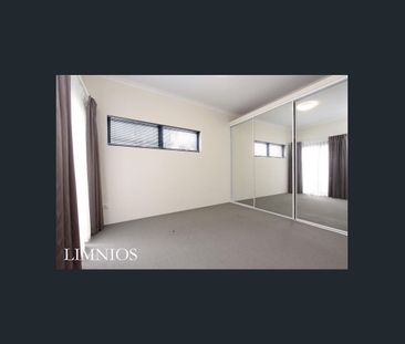 Modern & Versatile Apartment in Prime Inner-City Location - Photo 4