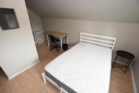 6 bedroom terraced house to rent - Photo 4