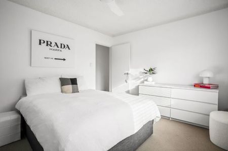 Modern & Sun-Filled Two Bedroom Apartment with Balcony - Photo 3