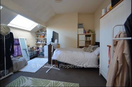 6 Bedroom Student Houses in Leeds - Photo 5