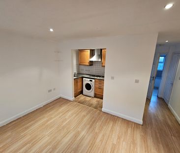 1 bedroom Ground Floor Maisonette for rent with secure parking. - Photo 5