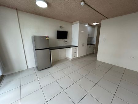 Studio Apartment Minutes Away from Everything! - Photo 2