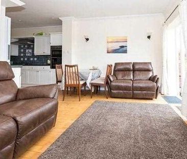 4 bedroom semi-detached house to rent - Photo 6
