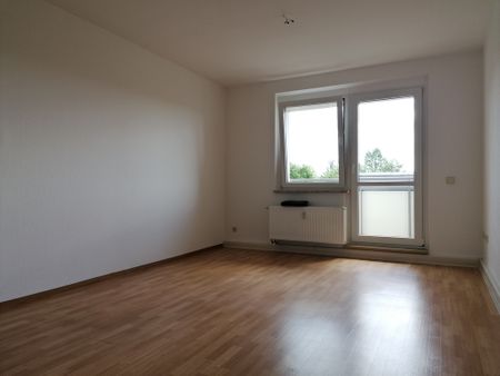 Familienfreundliche 3-Raum-Wohnung mit Wanne - Photo 2