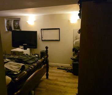 For Lease - 15 Twenty-Ninth Street, Toronto, Ontario - Photo 4