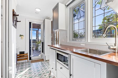 Cosy & Fully Furnished Self-Contained Studio – Utilities Included - Photo 3