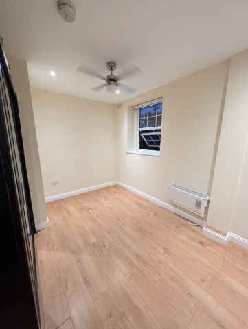 1 Bed Flat, East India Dock Road, E14 - Photo 2