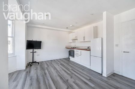 3 bedroom maisonette to rent - Photo 3
