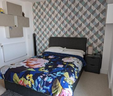 1 Bed Flat, Emily Street, E16 - Photo 5