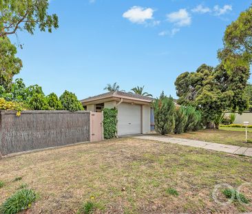 Open the Door to Family-Sized Comfort in a Quiet Netley Haven - Photo 3