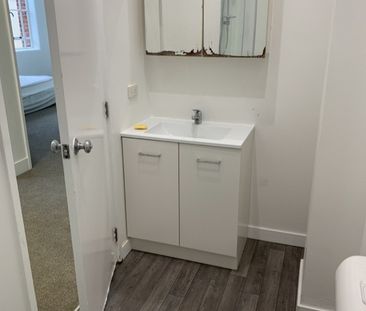 Easy Living - Grand Central Station - Photo 5