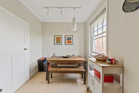 3 Bed Flat, Murray Road, SW19 - Photo 3