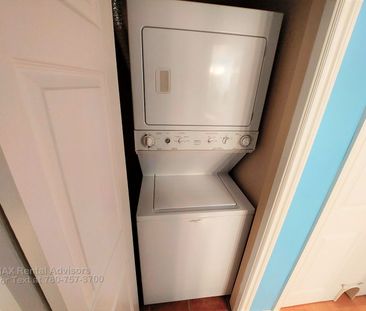 GREAT 1 BED+DEN, 1.5 BATH, 5TH FLOOR APARTMENT W/ AN UNDERGROUND HE... - Photo 3