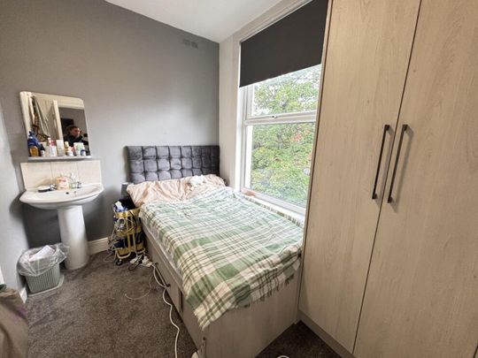 68 Flat 2 Victoria Road, Leeds, LS6 1DL - Photo 1