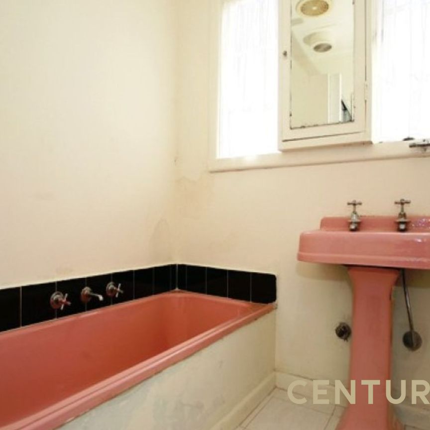 Freshly Painted & Quiet Court Location in a Prime Spot! - Photo 1