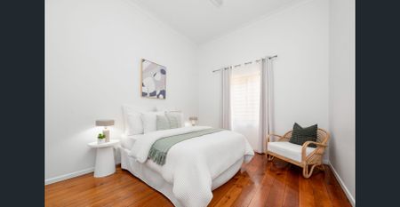 CHARACTER-FILLED HOME IN A PRIME INNER-CITY LOCATION - Photo 4