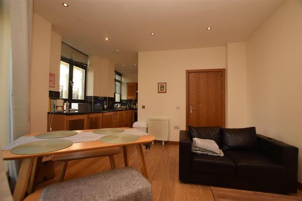 2 bedroom flat to rent - Photo 1