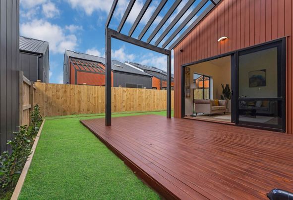 Modern living in Karaka - Photo 1