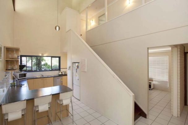 Two level living with pool... - Photo 1