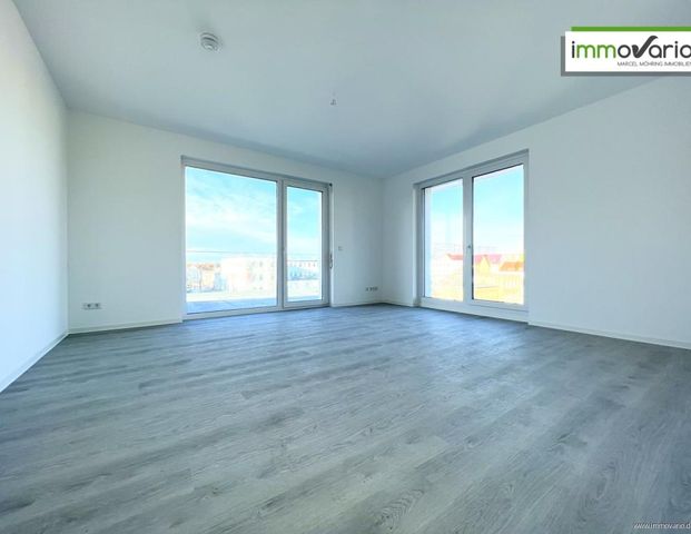 3-Raum-Wohnung mit Tageslichtbad, Wanne & Dusche, Aufzug, Fußbodenheizung, Balkon & großer Terrasse - Foto 1