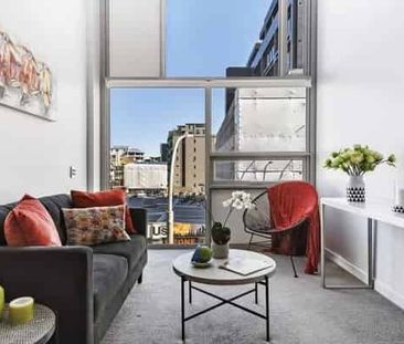 Cosy Mezzanine Apartment in a Prime Central Location - Photo 3